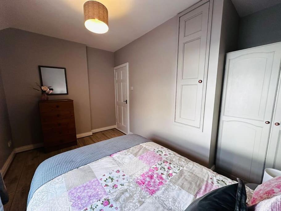Gaeltacht Quarter Cosy Home Belfast Esterno foto